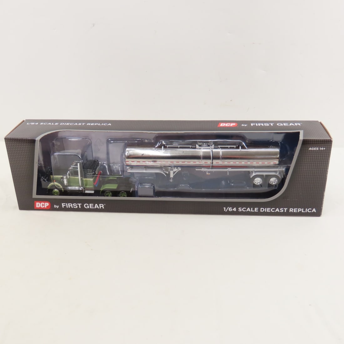 DCP First Gear 1:64 Scale White Western Star 4900 (1 of 11)