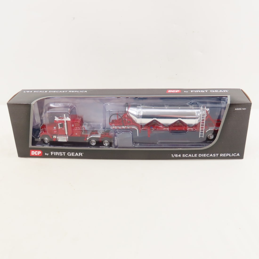 DCP First Gear 1:64 Scale Mack Superliner Sleeper (1 of 11)