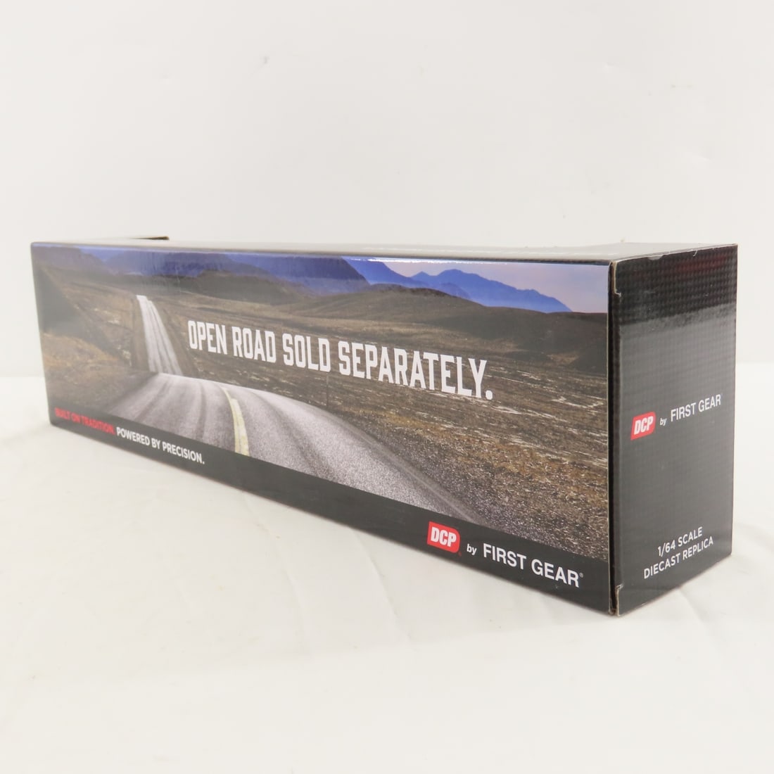 DCP First Gear 1:64 Scale Peterbilt 389 Sleeper - 4