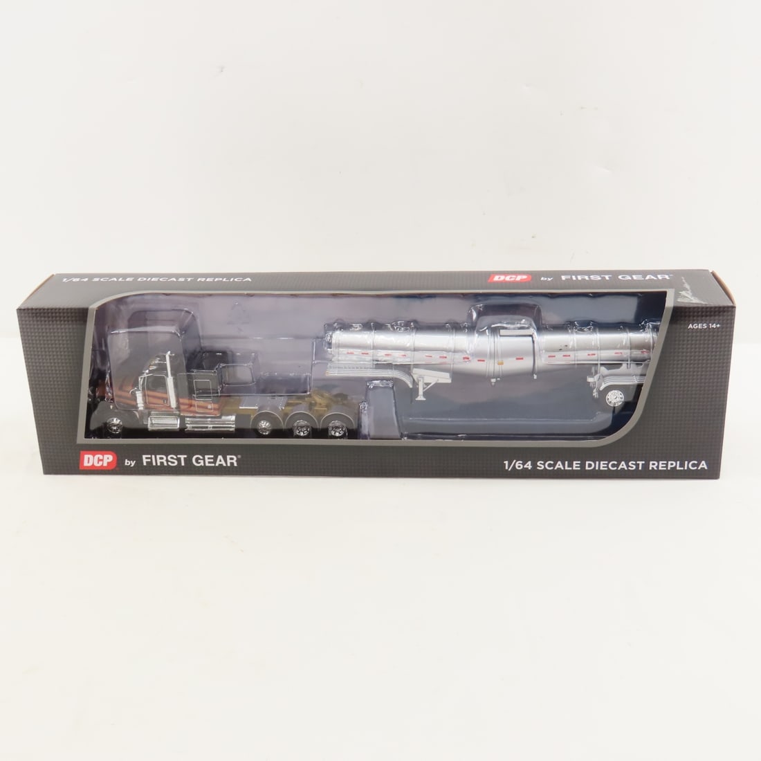 DCP First Gear 1:64 Scale Kenworth W900L Flattop (1 of 11)