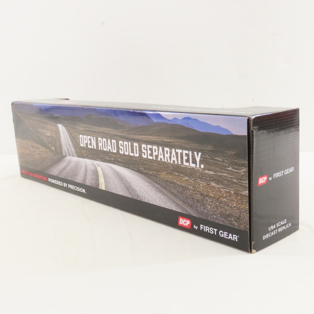 DCP First Gear 1:64 Peterbilt 389 Flattop Sleeper - 4