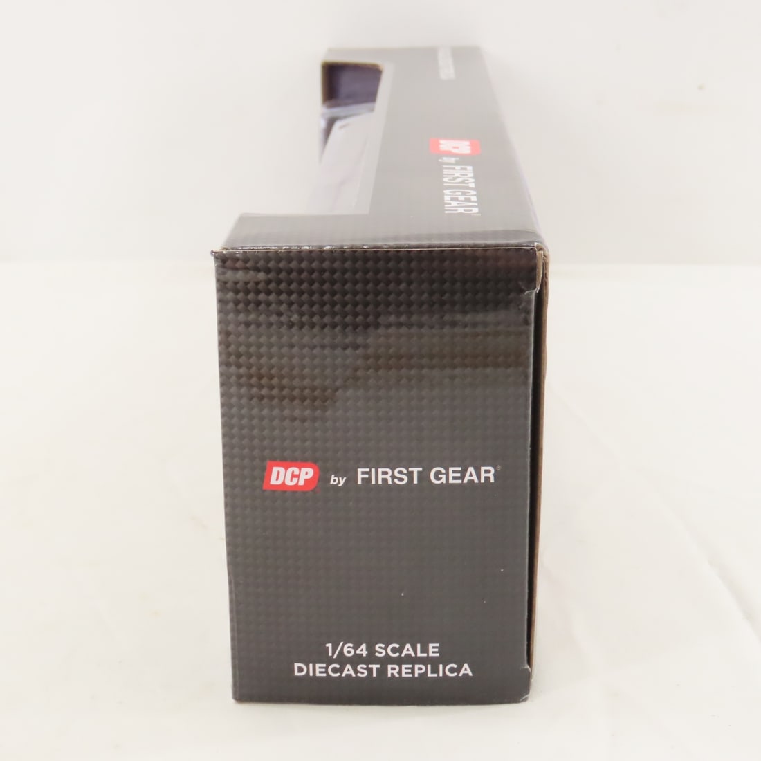 DCP First Gear 1:64 Peterbilt 389 Flattop Sleeper - 7