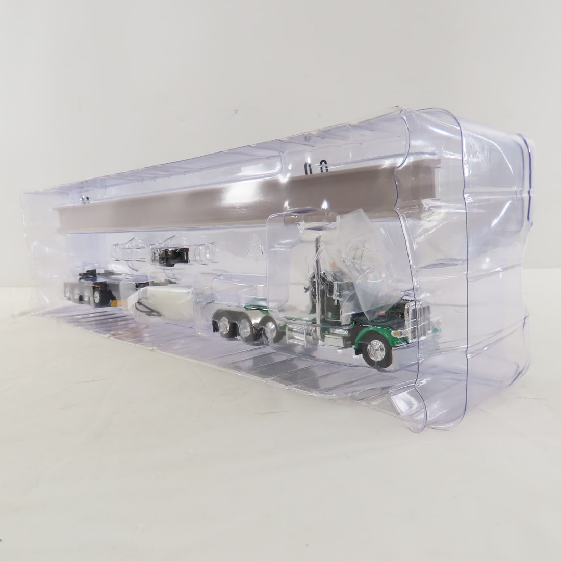DCP First Gear 1:64 Peterbilt 389 w Beam Load - 4