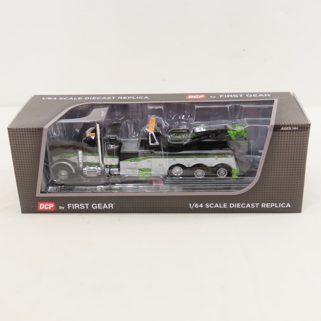 DCP First Gear 1:64 Peterbilt 1150 Rotator Wrecker: DCP First Gear 1:64 Peterbilt 1150 Rotator Wrecker - DD-TTNM Lefthander 60-1597 1/64 Scale Peterbilt Model 389 w/36" Sleeper & Century Model 1150 Rotator Wrecker. Lot Size: 10x4x3" 1 lb All