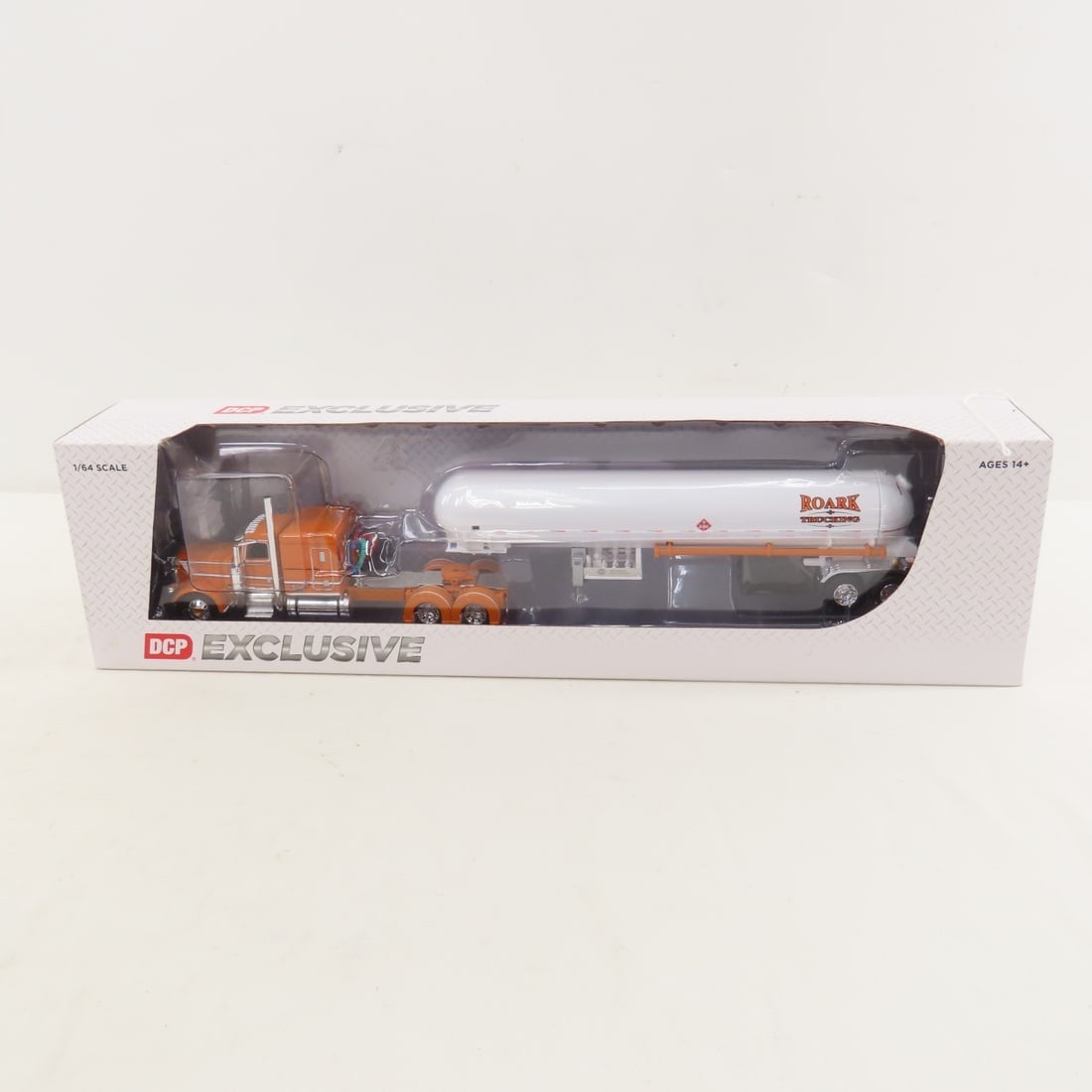DCP Exclusive 1:64 Peterbilt 389 Roark Trucking: DCP Exclusive 1:64 Peterbilt 389 Roark Trucking - Roark Trucking 60-1917 1/64 Peterbilt Model 389 w/63" Flattop Sleeper & Mississippi LP Tanker. Lot Size: 16x4x3" 1 lb All information and photos are