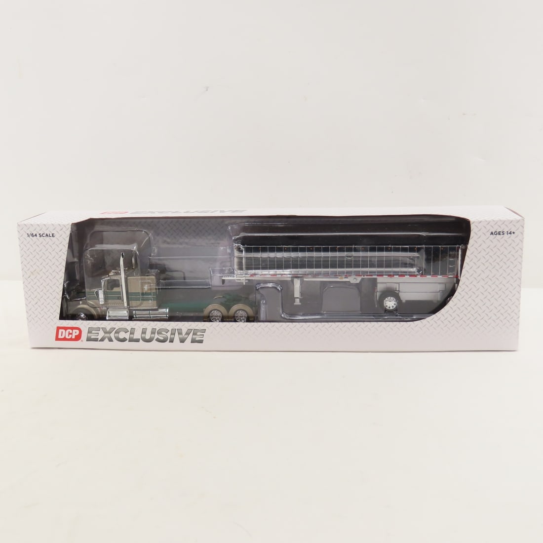 DCP Exclusive 1:64 Kenworth W900L with Trailer (1 of 11)