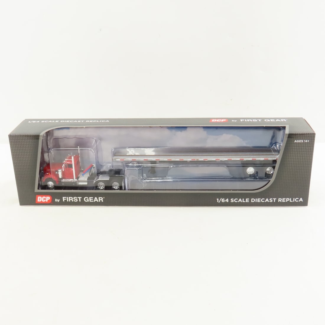 DCP First Gear 1:64 White Western Star 4900 DayCab (1 of 11)