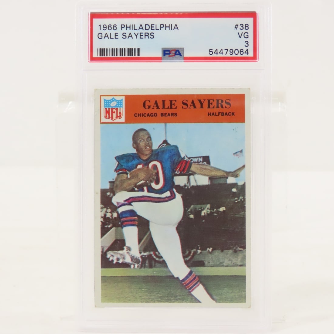 1966 Philadelphia Gale Sayers #38 PSA 3 VG: 1966 Philadelphia Gale Sayers #38 PSA 3 VG - Lot Size 5.5x3.5x.5" 1 LB All information and photos are intended to be as accurate as possible, but errors are possible. No item may be returned or