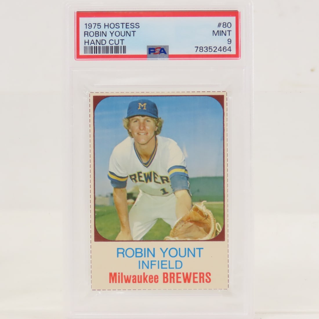 1975 Hostess Robin Yount #80 PSA 9 Mint: 1975 Hostess Robin Yount #80 PSA 9 Mint - Lot Size 5.5x3.5x2" 1 LB All information and photos are intended to be as accurate as possible, but errors are possible. No item may be returned or refused ba