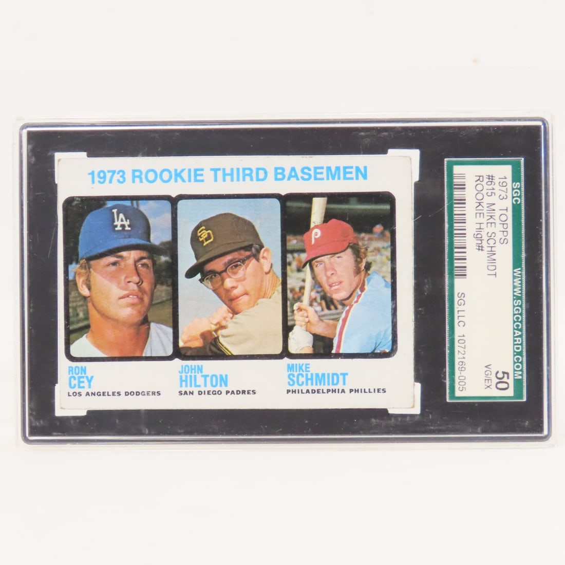 1973 Topps Mike Schmidt Rookie #615 SCG 50 VG-EX: 1973 Topps Mike Schmidt Rookie #615 SCG 50 VG-EX - Lot Size 5.5x3.5x2" 1 LB All information and photos are intended to be as accurate as possible, but errors are possible. No item may be returned or