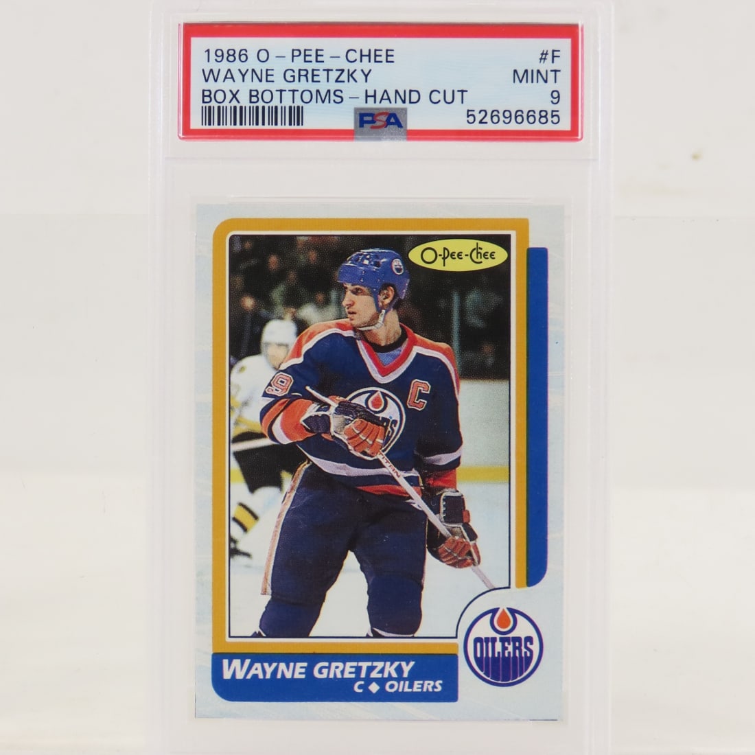 1986 O-PEE-CHEE Box Bottoms Wayne Gretzky #F PSA 9: 1986 O-PEE-CHEE Box Bottoms Wayne Gretzky #F PSA 9 - Lot Size 5.5x3.5x.5" 1 LB All information and photos are intended to be as accurate as possible, but errors are possible. No item may be returned o