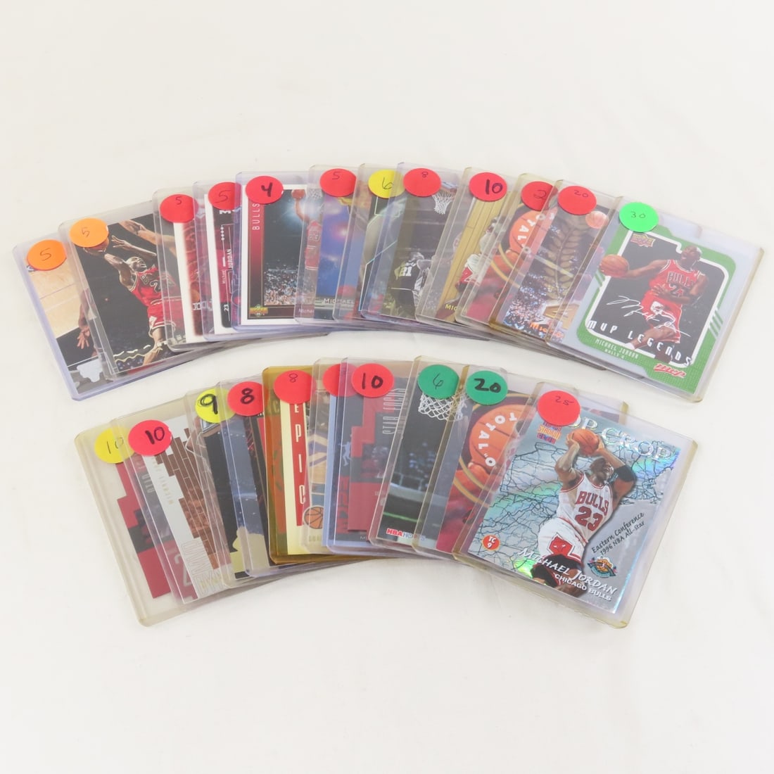 22 Michael Jordan Star Basketball Cards: 22 Michael Jordan Star Basketball Cards - Lot Size 4x3x3" 1 LB All information and photos are intended to be as accurate as possible, but errors are possible. No item may be returned or refused based