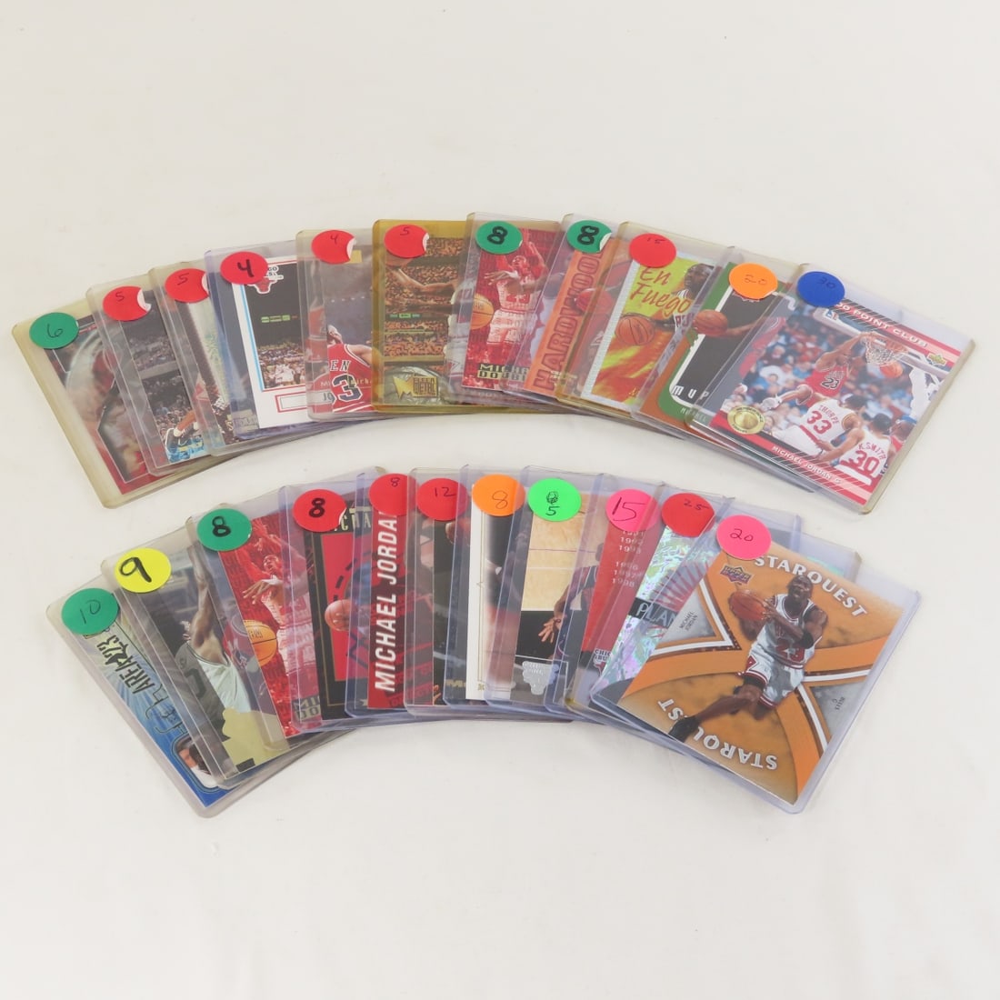 22 Michael Jordan Star Basketball Cards: 22 Michael Jordan Star Basketball Cards - Lot Size 4x3x3" 1 LB All information and photos are intended to be as accurate as possible, but errors are possible. No item may be returned or refused based