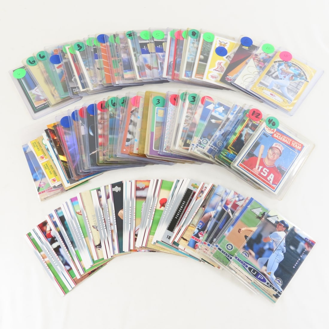 100+ Star & Rookie Baseball Cards: 100+ Star & Rookie Baseball Cards - Lot Size 4x3x5" 1 LB All information and photos are intended to be as accurate as possible, but errors are possible. No item may be returned or refused based on