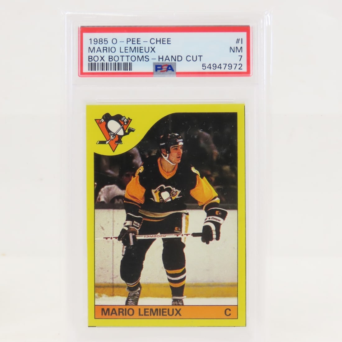 1985 O-PEE-CHEE Box Bottoms Mario Lemieux #1 PSA 7: 1985 O-PEE-CHEE Box Bottoms Mario Lemieux #1 PSA 7 - Lot Size 5.5x3.5x1" 1 LB All information and photos are intended to be as accurate as possible, but errors are possible. No item may be returned or