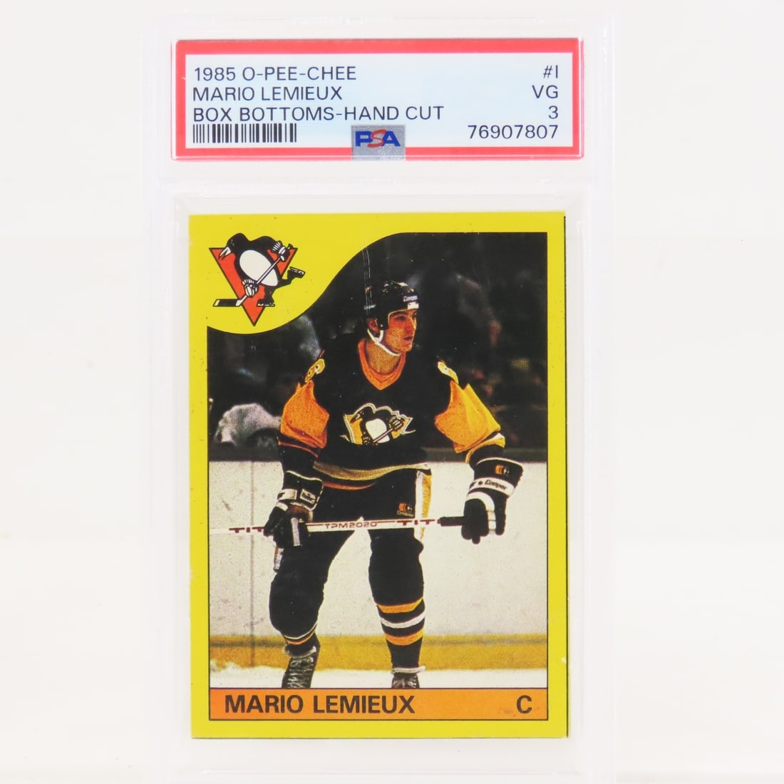 1985 O-PEE-CHEE Box Bottoms Mario Lemieux #1 PSA 3: 1985 O-PEE-CHEE Box Bottoms Mario Lemieux #1 PSA 3 - Lot Size 5.5x3.5x1" 1 LB All information and photos are intended to be as accurate as possible, but errors are possible. No item may be returned or