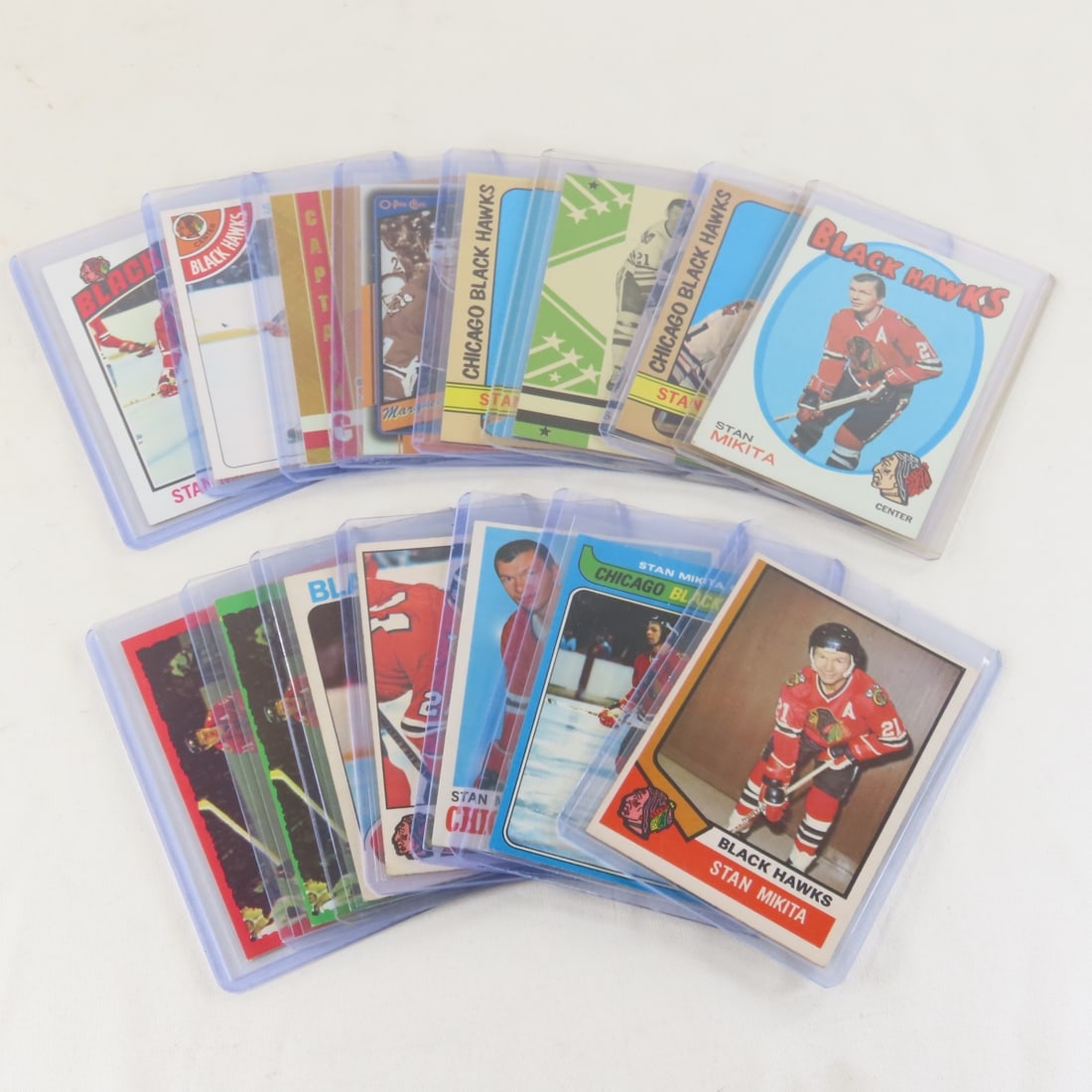 15 Vintage Stan Mikita Hockey Cards 1971-2012: 15 Vintage Stan Mikita Hockey Cards 1971-2012 - All cards in plastic cases. Lot Size 4x4x2" 1 LB All information and photos are intended to be as accurate as possible, but errors are possible. No