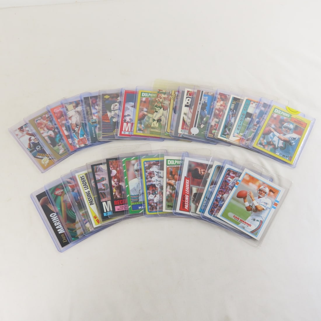 30+ Dan Marino Football Cards in plastic sleeves (1 of 13)