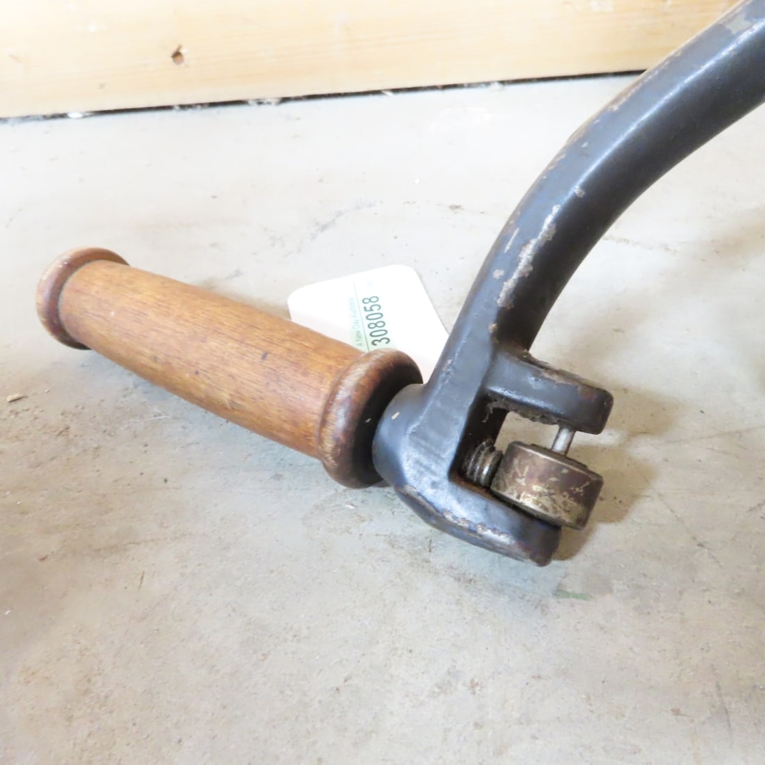 Vintage Montgomery Ward Tabletop Cream Separator - 9