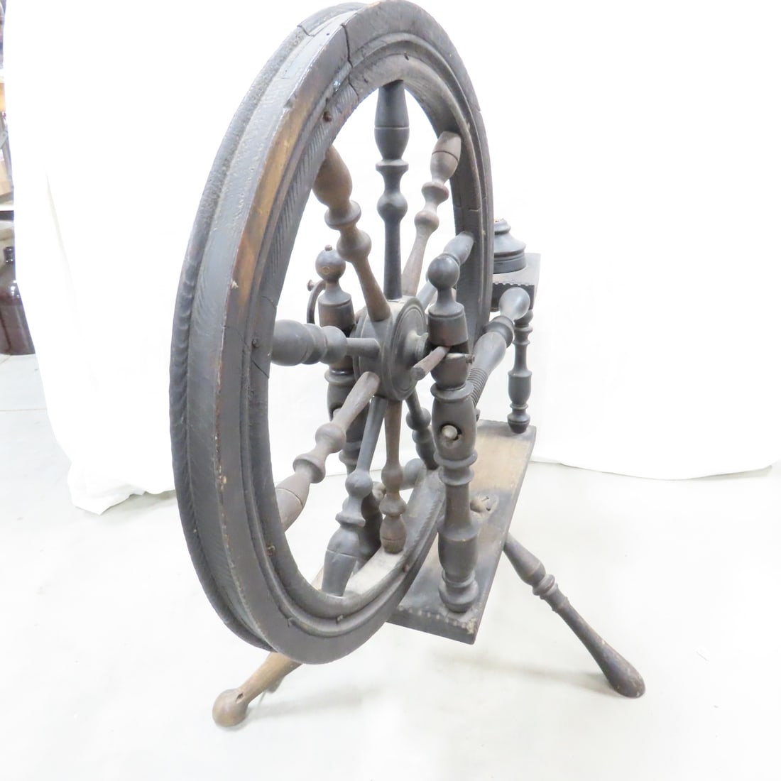 Antique Wooden Spinning Wheel- needs repair - 7