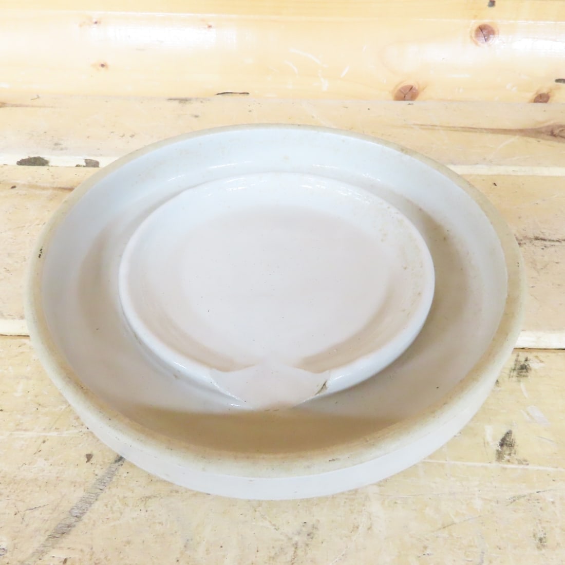 Vintage Unmarked Stoneware Chicken Gravity Feeder - 7
