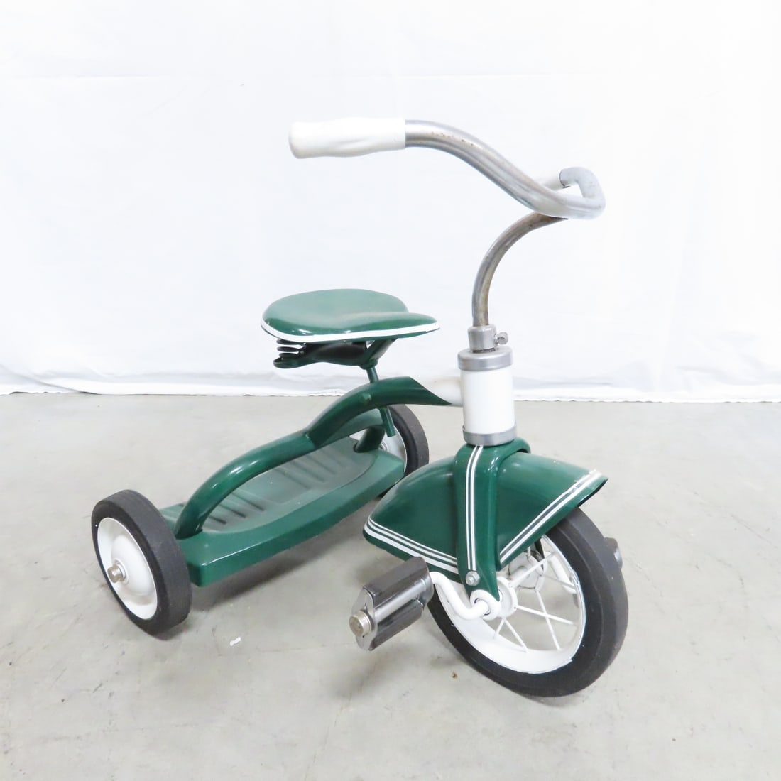 Vintage Children's Steel Pedal Tricycle Repainted - 7