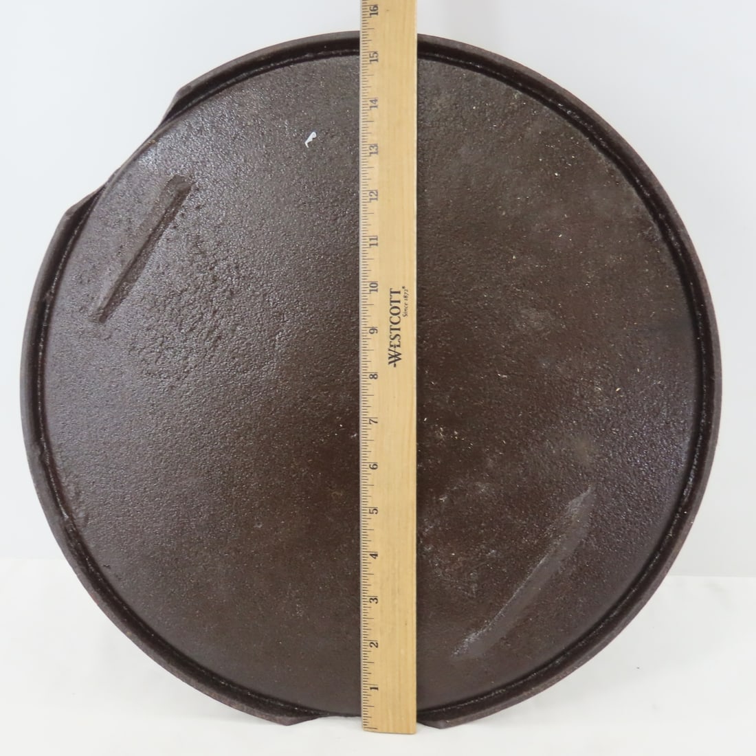 Griswold 609A 9" Griddle & 15" Cast Iron Griddle - 7