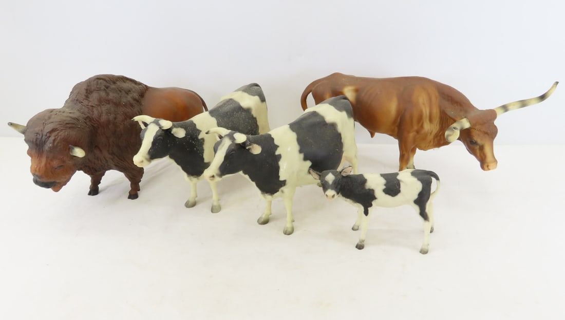 Vintage Plastic Bison & Cattle Figures: Vintage Plastic Bison & Cattle Figures - LOT SIZE: 14x12x12" 5 LBSAll information and photos are intended to be as accurate as possible, but errors are possible. No item may be returned or