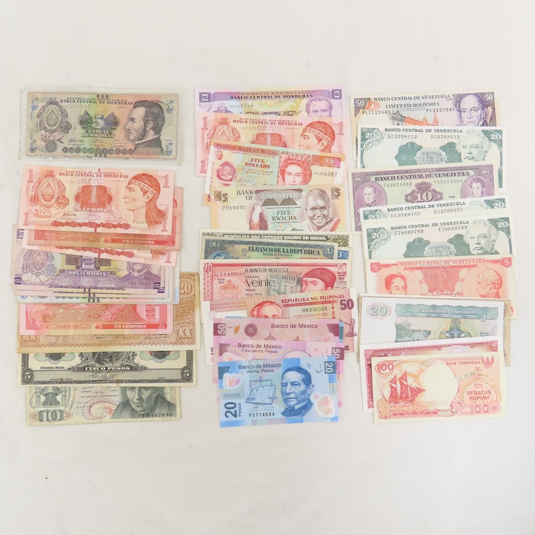 Honduras, Venezuela, Mexico & other world currency: Honduras, Venezuela, Mexico & other world currency - LOT SIZE 8x4x1" 1 LBAll information and photos are intended to be as accurate as possible, but errors are possible. No item may be returned