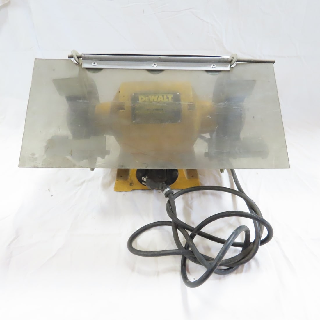 DeWalt DW756 & Neiko Tools 6" Bench Grinders - 4