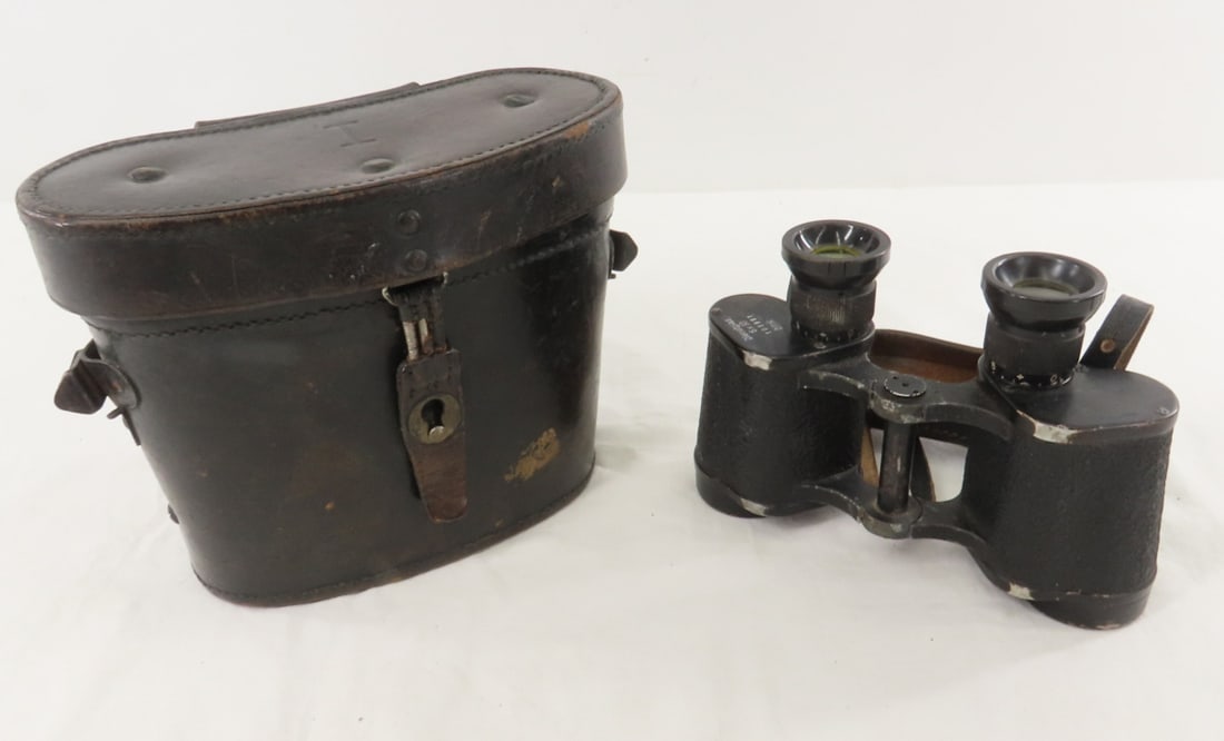 1935 German Dienstglas 6x30 Binoculars with Case: 1935 German Dienstglas 6x30 Binoculars with Case - binoculars marked 08991 bmk, (manufactured by Srb & Stys, Fabrik praziser Messinstrumente in Prague, Czechoslovakia), right lens has the range findin