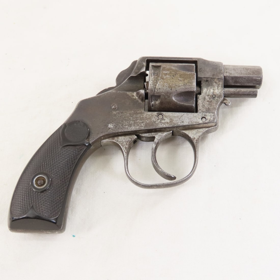 Hopkins & Allen XL Double Action .32 S&W Revolver: Hopkins & Allen XL Double Action .32 S&W Revolver - SN#2627, 1.25" barrel, 5 shot, checkered synthetic grips, hammerless. Hopkins & Allen Arms Co. Mfg 1898 – 1917. C&R or FFL transfer required,