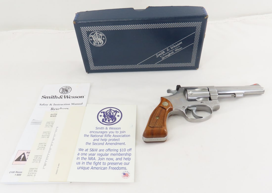 Smith & Wesson Model 651 .22 MRF CTG Revolver (1 of 20)