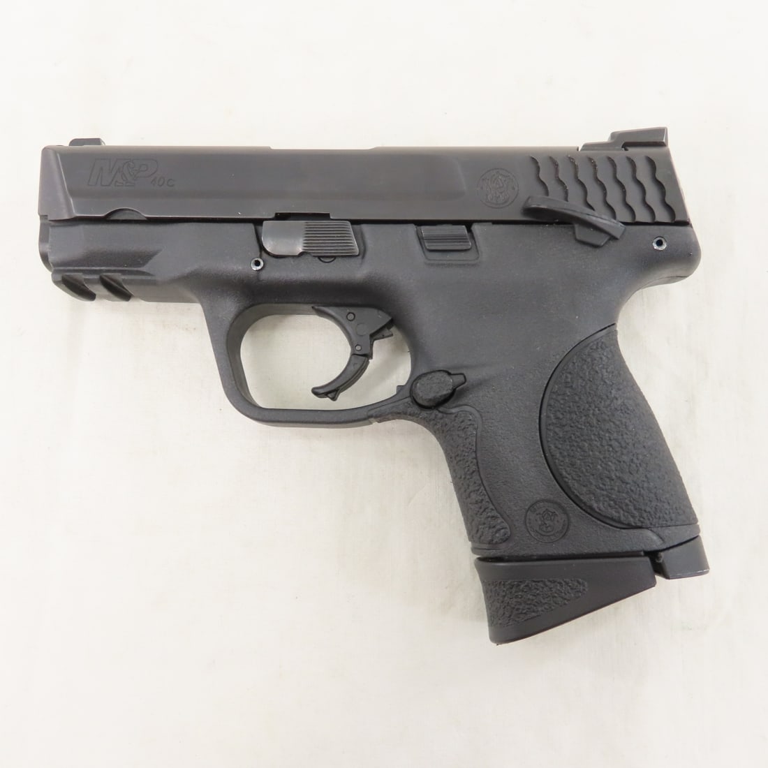 Smith & Wesson 40 C Pistol with 5 Magazines & Case - 3