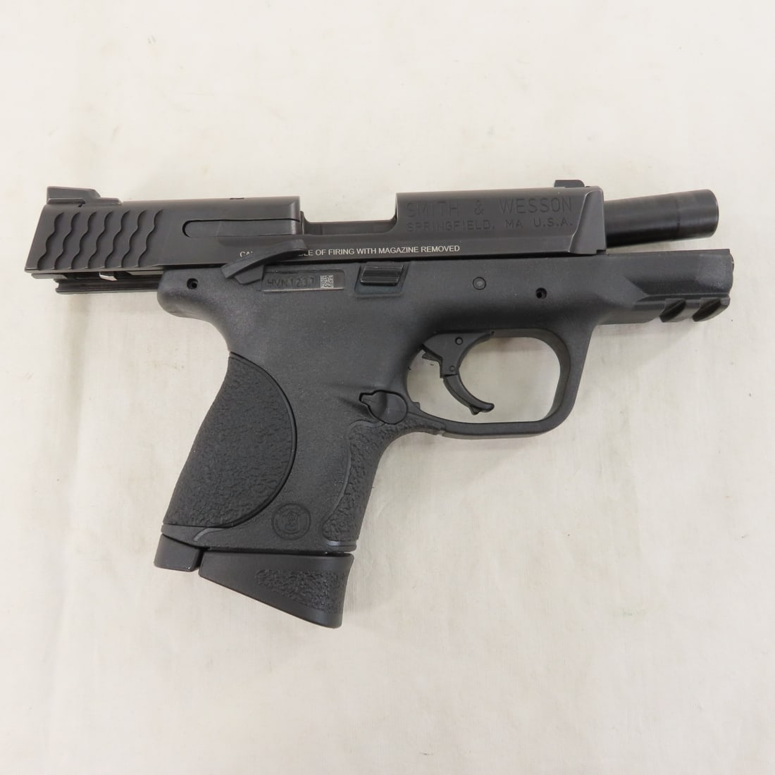 Smith & Wesson 40 C Pistol with 5 Magazines & Case - 4