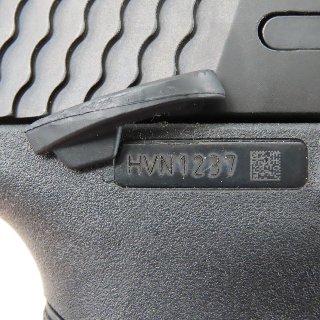 Smith & Wesson 40 C Pistol with 5 Magazines & Case - 6