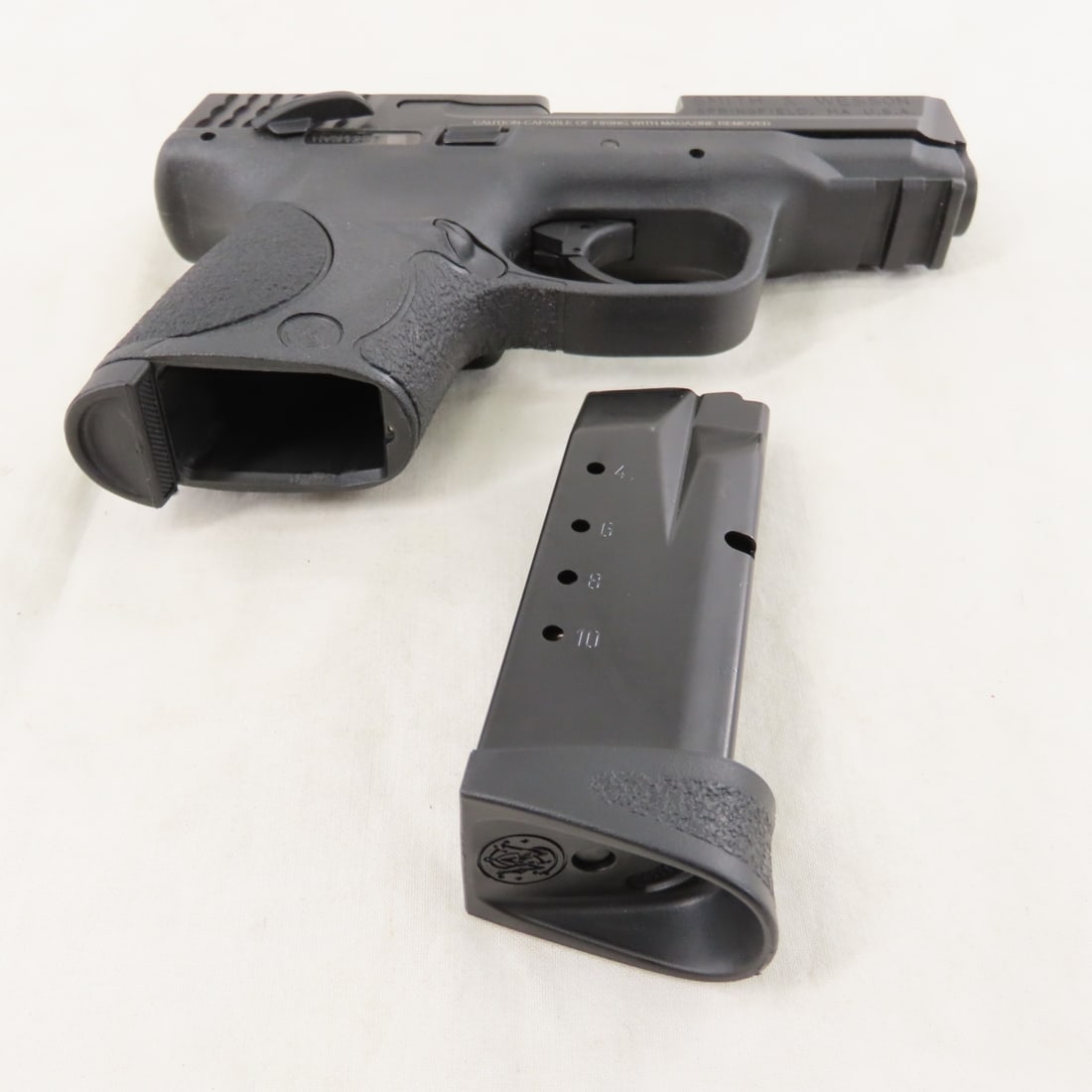 Smith & Wesson 40 C Pistol with 5 Magazines & Case - 9