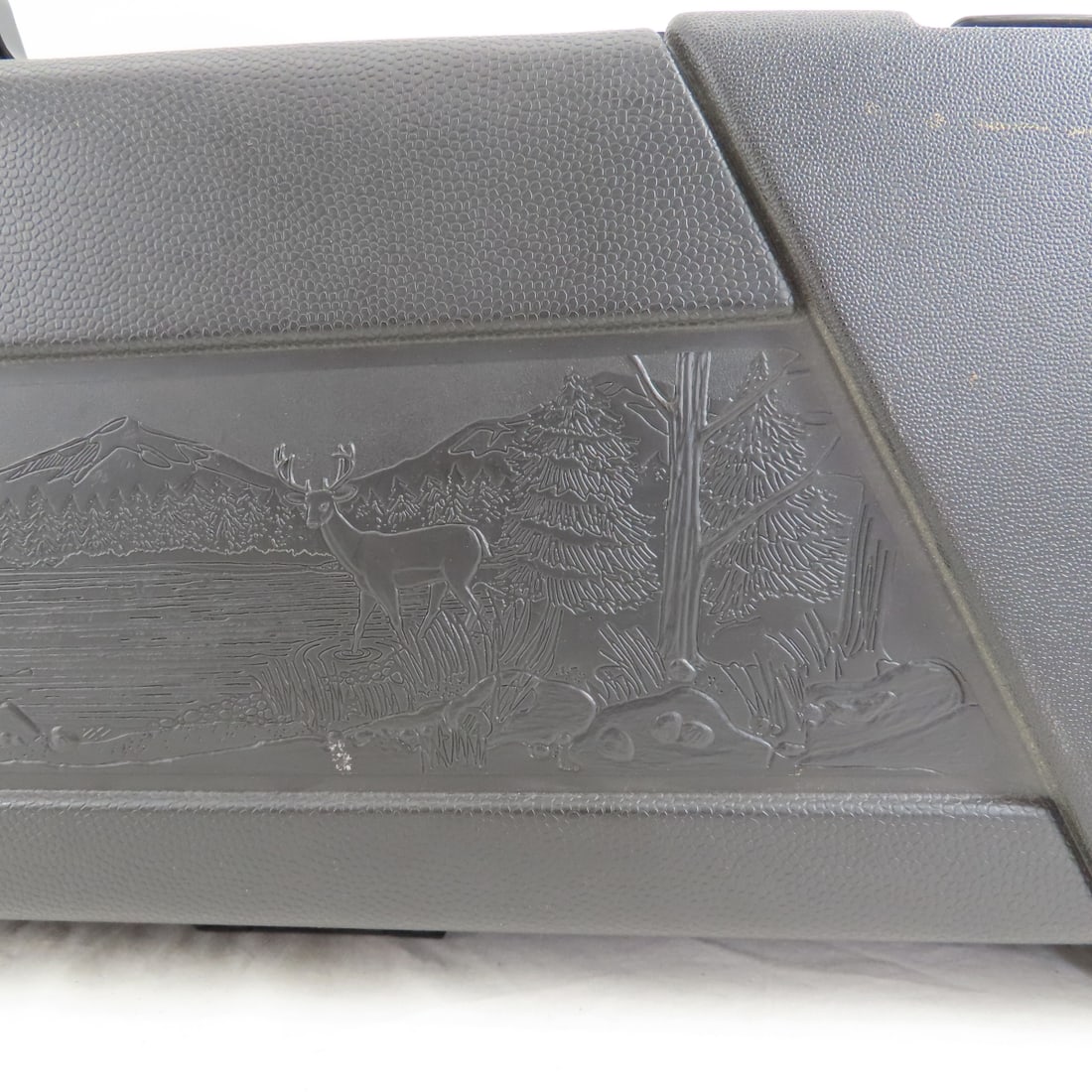 Hard Plastic Gun Case & 2 Gun Wall Rack - 4