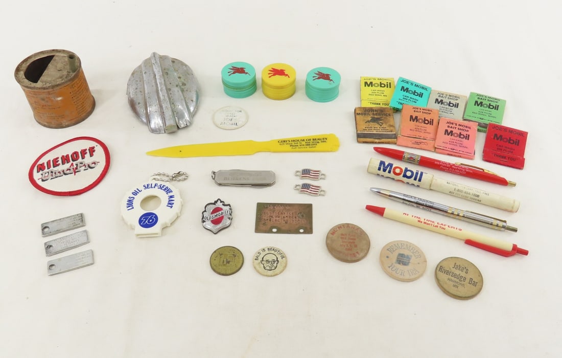 Vintage Petroliana Collectibles: Vintage Petroliana Collectibles - LOT SIZE 6x6x6" 3 LBS All information and photos, which are part of the description) are intended to be as accurate as possible, but errors are possible. No item may