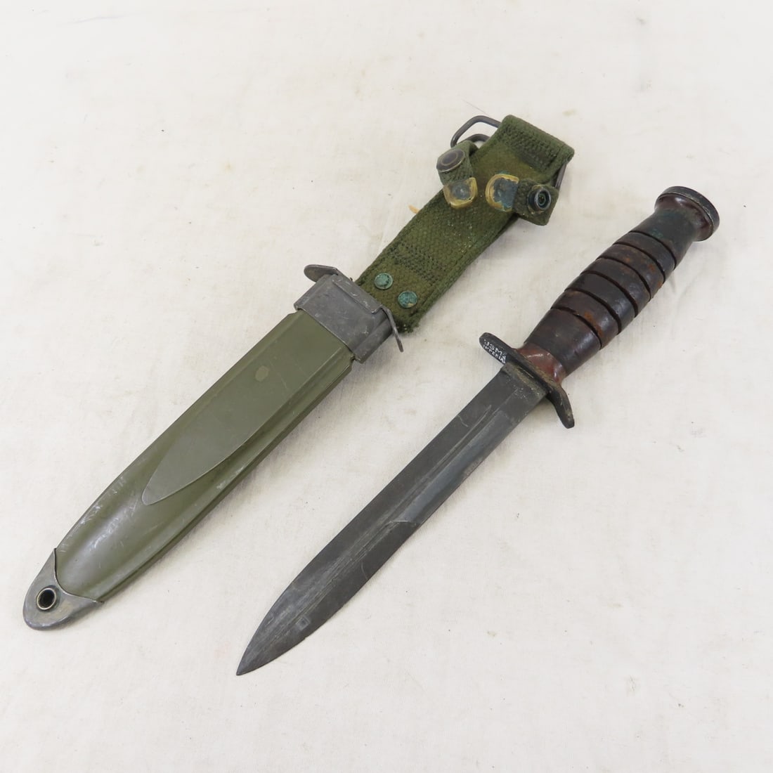 US M3 Imperial Bayonet & USM8A1 PWH Scabbard: US M3 Imperial Bayonet & USM8A1 PWH Scabbard - LOT SIZE: 13x3x3" 1 LB All information and photos, which are part of the description) are intended to be as accurate as possible, but errors are