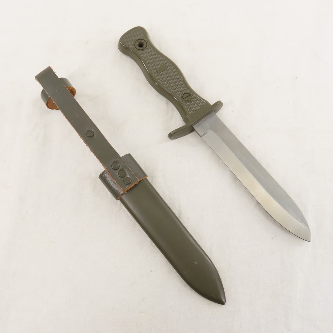 West German Bundeswehr Combat Field Knife & sheath - 2