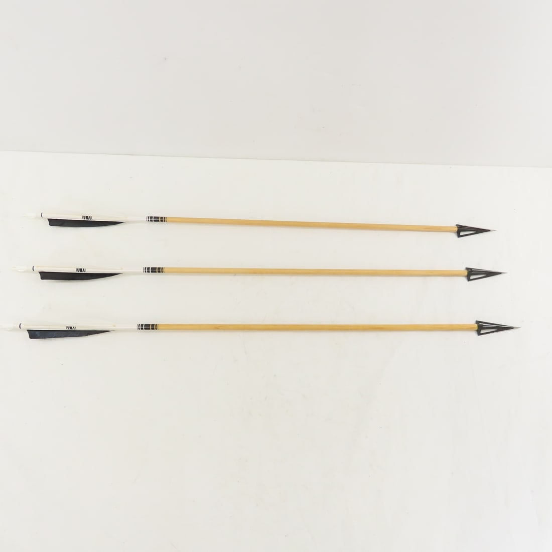 Vintage Custom Wood Longbow, Quiver & Arrows - 10
