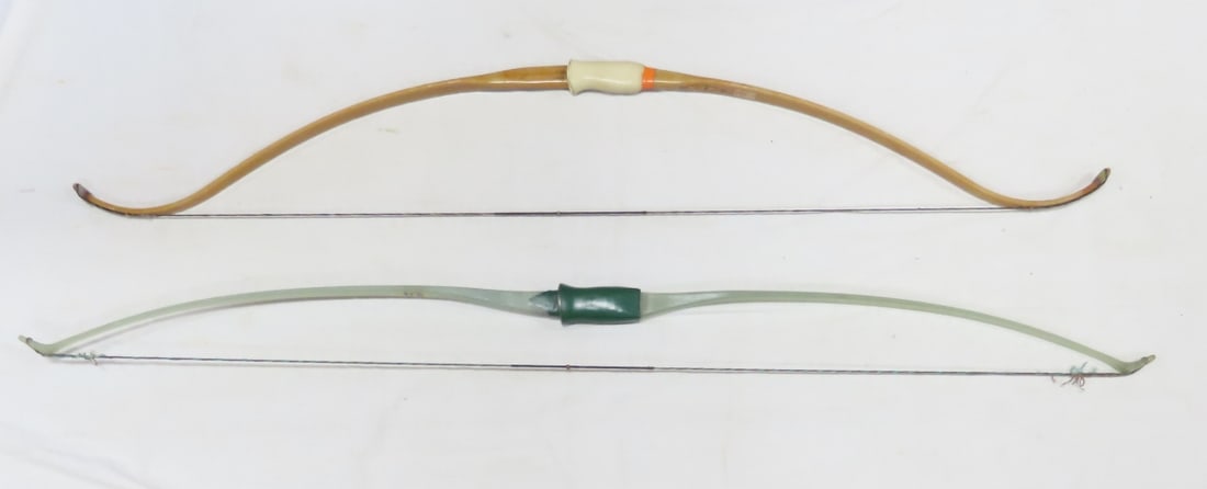 Vintage Paul Bunyan & Actionbow Recurve Bows: Vintage Paul Bunyan & Actionbow Recurve Bows - Paul Bunyan 100 Fiberglass #50 Ambidextrous 58" Recurve, Actionbow 8400 Fiberglass Ambidextrous 59" Recurve. LOT SIZE: 59x10x4" 3 LBS All information