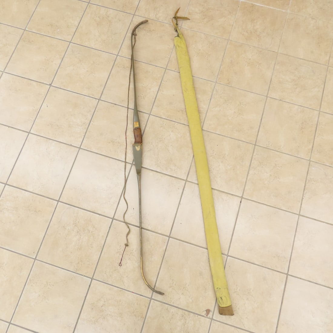 Vintage Fred Bear Kodiak Special Recurve Bow: Vintage Fred Bear Kodiak Special Recurve Bow - Right handed XT574 70" 64#. Has been painted. Has sock. LOT SIZE" 70x8x4" 5 LBS All information and photos, which are part of the description) are