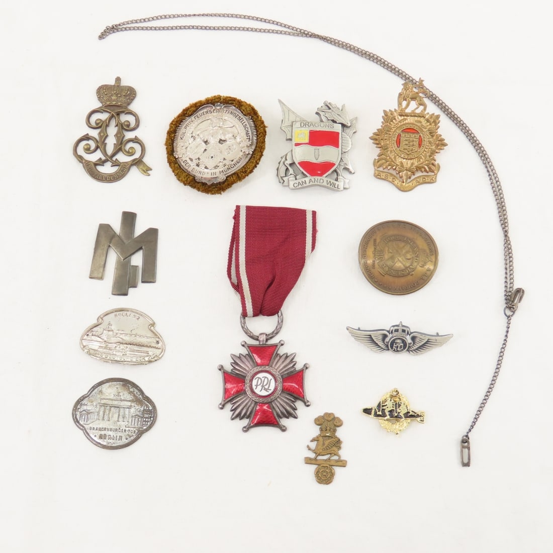 Mixed Foreign Military Insignia, Polish, British: Mixed Foreign Military Insignia, Polish, British - Italian and more, some WWII era, some earlier. LOT SIZE" 4x4x4" 2 LBS All information and photos, which are part of the description) are intended to 