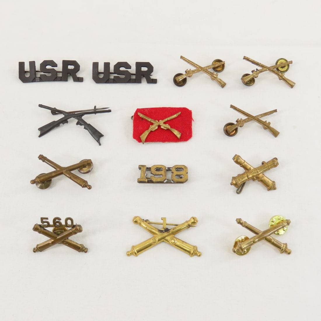 Spanish American & WWI insignia, Crossed Cannons: Spanish American & WWI insignia, Crossed Cannons - Crossed Rifles, Army Reserves and more. LOT SIZE: 3x3x3" 1 LB All information and photos, which are part of the description) are intended to be as