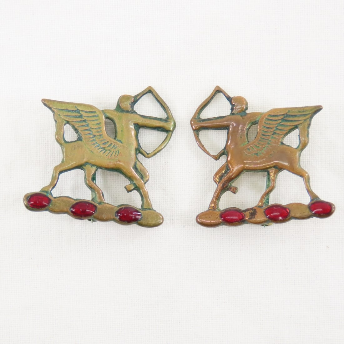 US 6th Field Artillery Distinctive Unit Insignia: US 6th Field Artillery Distinctive Unit Insignia - N.S. Meyer Inc NY. LOT SIZE: 3x3x3" 1 LB All information and photos, which are part of the description) are intended to be as accurate as possible,
