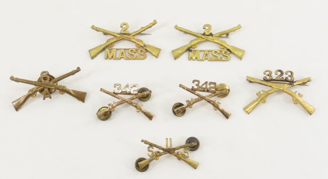 7 SpanAm War Era Crossed Rifle Collar insignia: 7 SpanAm War Era Crossed Rifle Collar insignia - 2 sets of 2 and 3 singles. LOT SIZE: 3x3x3" 1 LB All information and photos, which are part of the description) are intended to be as accurate as