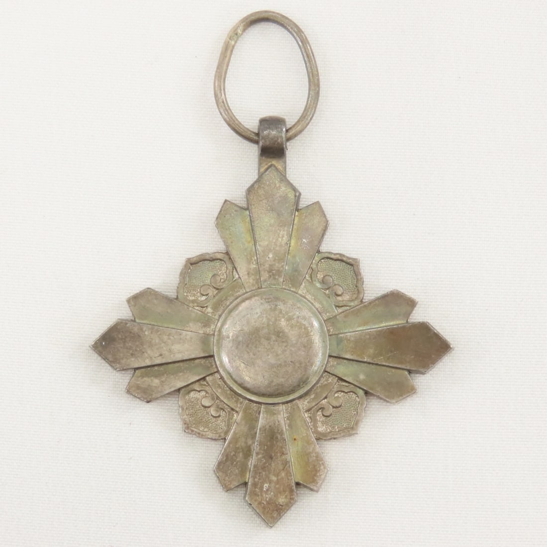 WWII Japan Order of the Auspicious Clouds Medal: WWII Japan Order of the Auspicious Clouds Medal - 8th Class, Manchukuo, measures 2 1/16 x 1 25/32" LOT SIZE: 3x3x3" 1 LB All information and photos, which are part of the description) are intended to