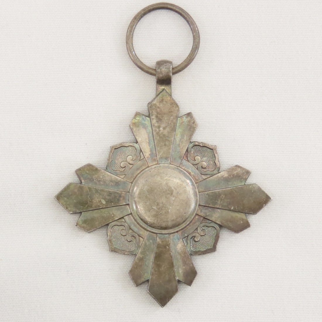 WWII Japan Order of the Auspicious Clouds Medal: WWII Japan Order of the Auspicious Clouds Medal - 8th Class, Manchukuo, measures 2 1/16 x 1 25/32" LOT SIZE: 3x3x3" 1 LB All information and photos, which are part of the description) are intended to